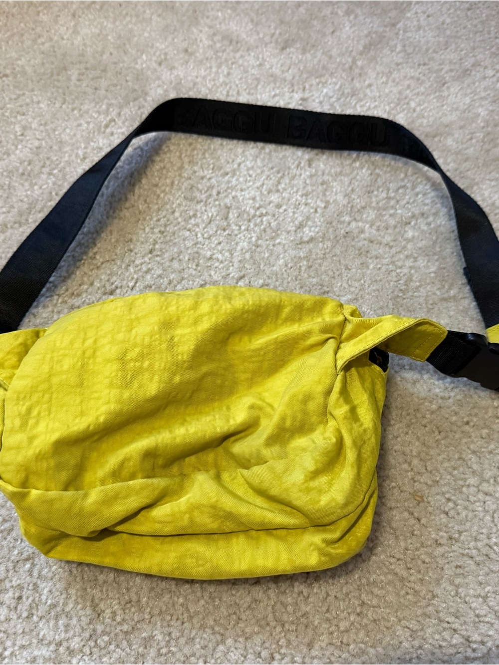 BAGGU Yellow Crossbody Belt Bag with Black Strap - Picture 2 of 4